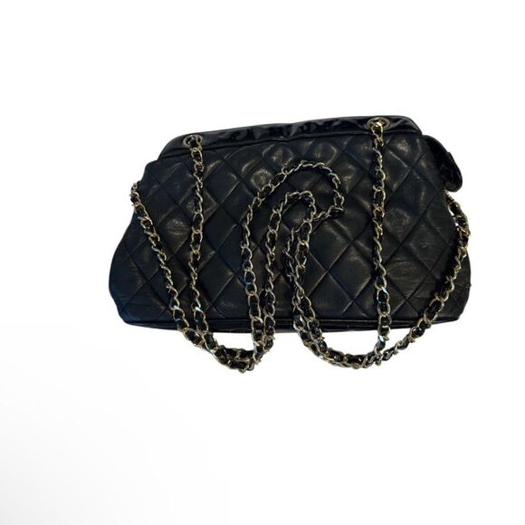 CHANEL Black Quilted Shoulder Bag - Picture 4 of 8
